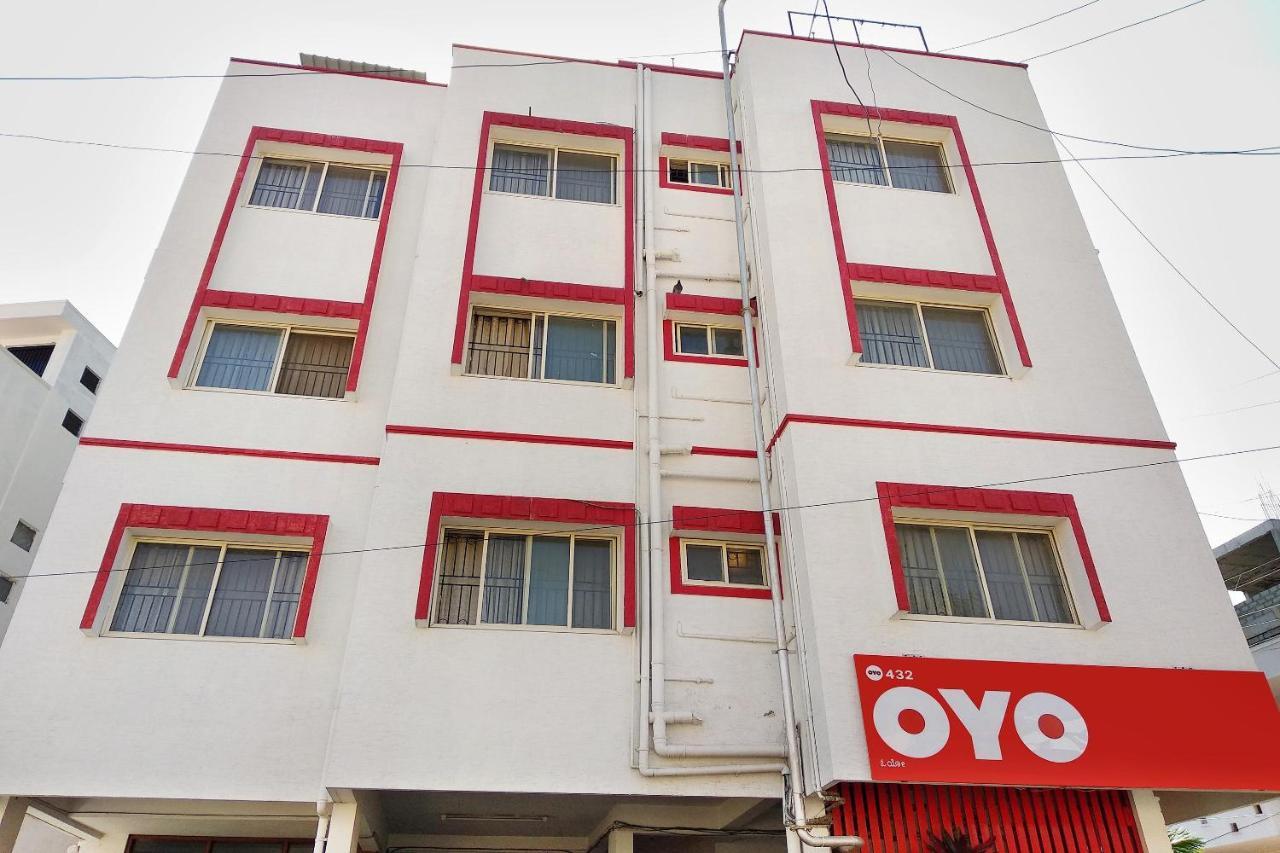 Super Oyo Capital O Premium Hotel Victoria Heights Near Sri Someshwara Swami Temple Бангалор Экстерьер фото