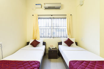 Super Oyo Capital O Premium Hotel Victoria Heights Near Sri Someshwara Swami Temple Бангалор Экстерьер фото
